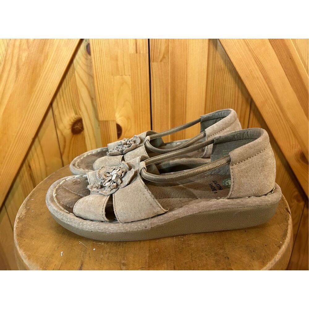 Earth Shoe Sandals Womens 6.5W Beige Kalei Flower Strappy Flats Slip Resistant